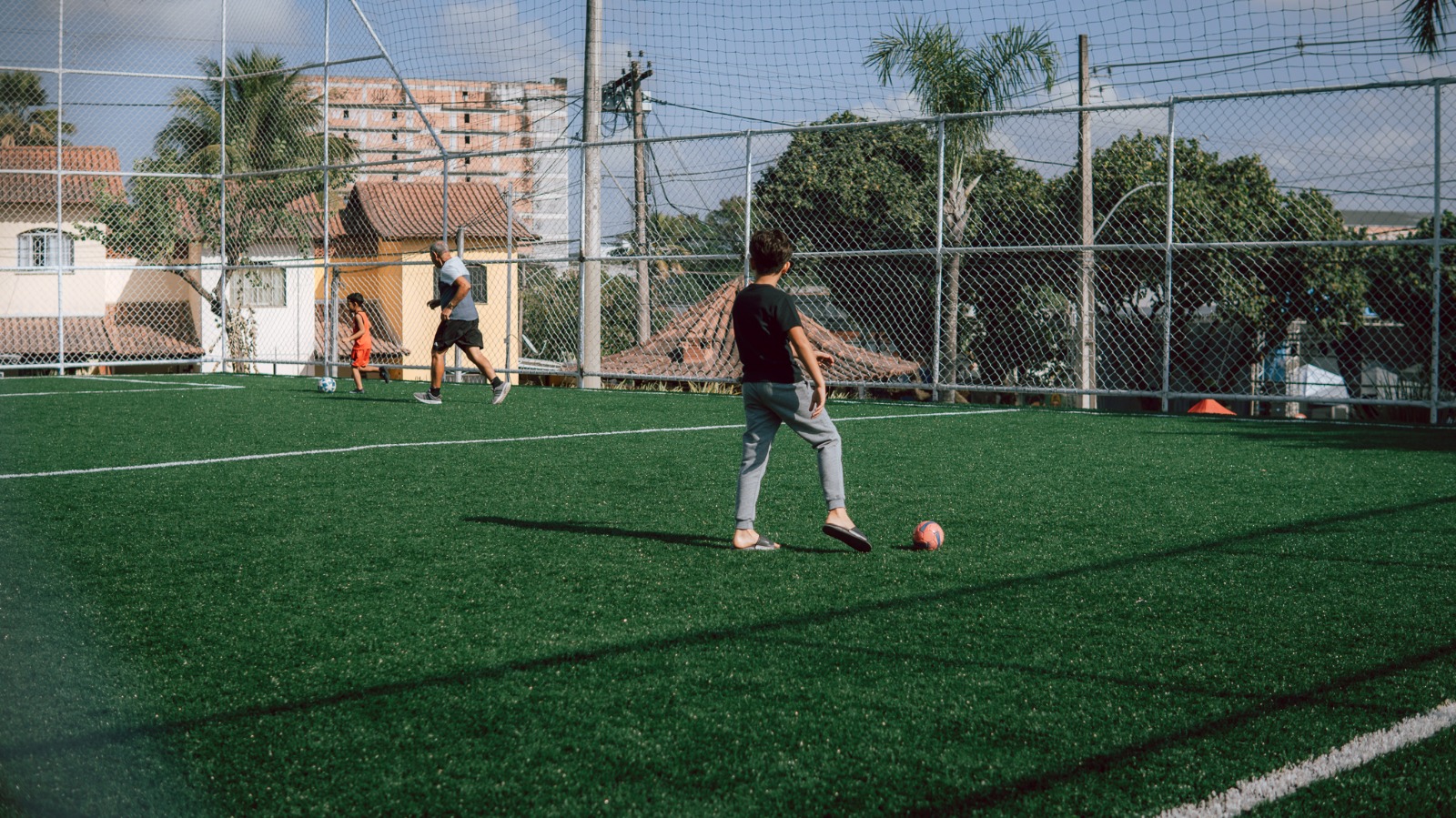 Prefeitura de Itaboraí entrega Praça Pedro Antônio Novaes revitalizada e com nova quadra de areia