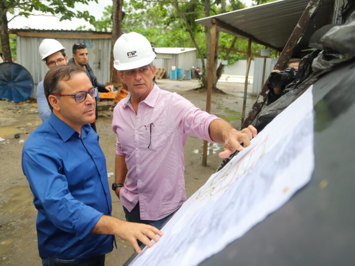 Prefeito visita obras de infraestrutura em ruas da Região Oceânica