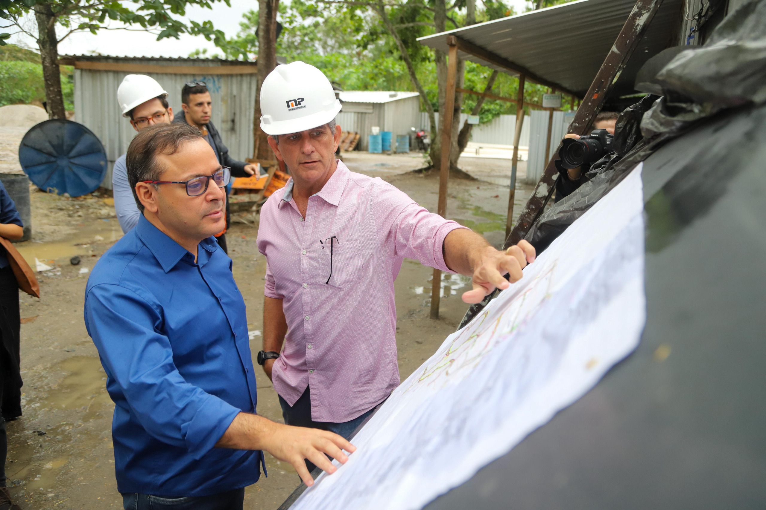 Prefeito visita obras de infraestrutura em ruas da Região Oceânica
