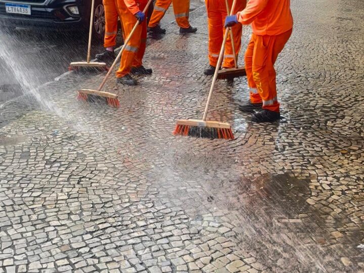 Clin intensifica lavagem das ruas de Icaraí