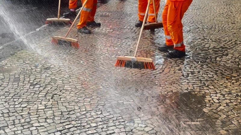 Clin intensifica lavagem das ruas de Icaraí