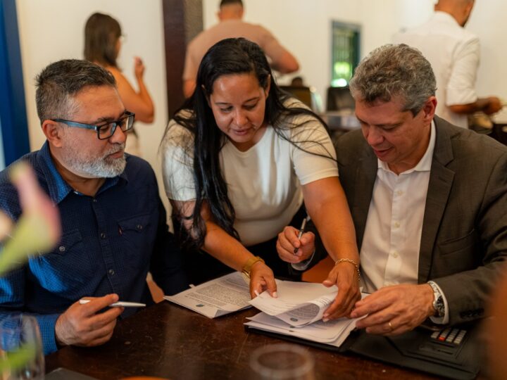 Maricá firma acordos de fortalecimento de políticas públicas voltadas à juventude, inclusão social e desenvolvimento sustentável