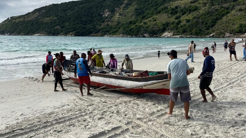 Arraial do Cabo realiza a 1ª Copa Atcheza de Canoa Borçada no Dia de São Pedro