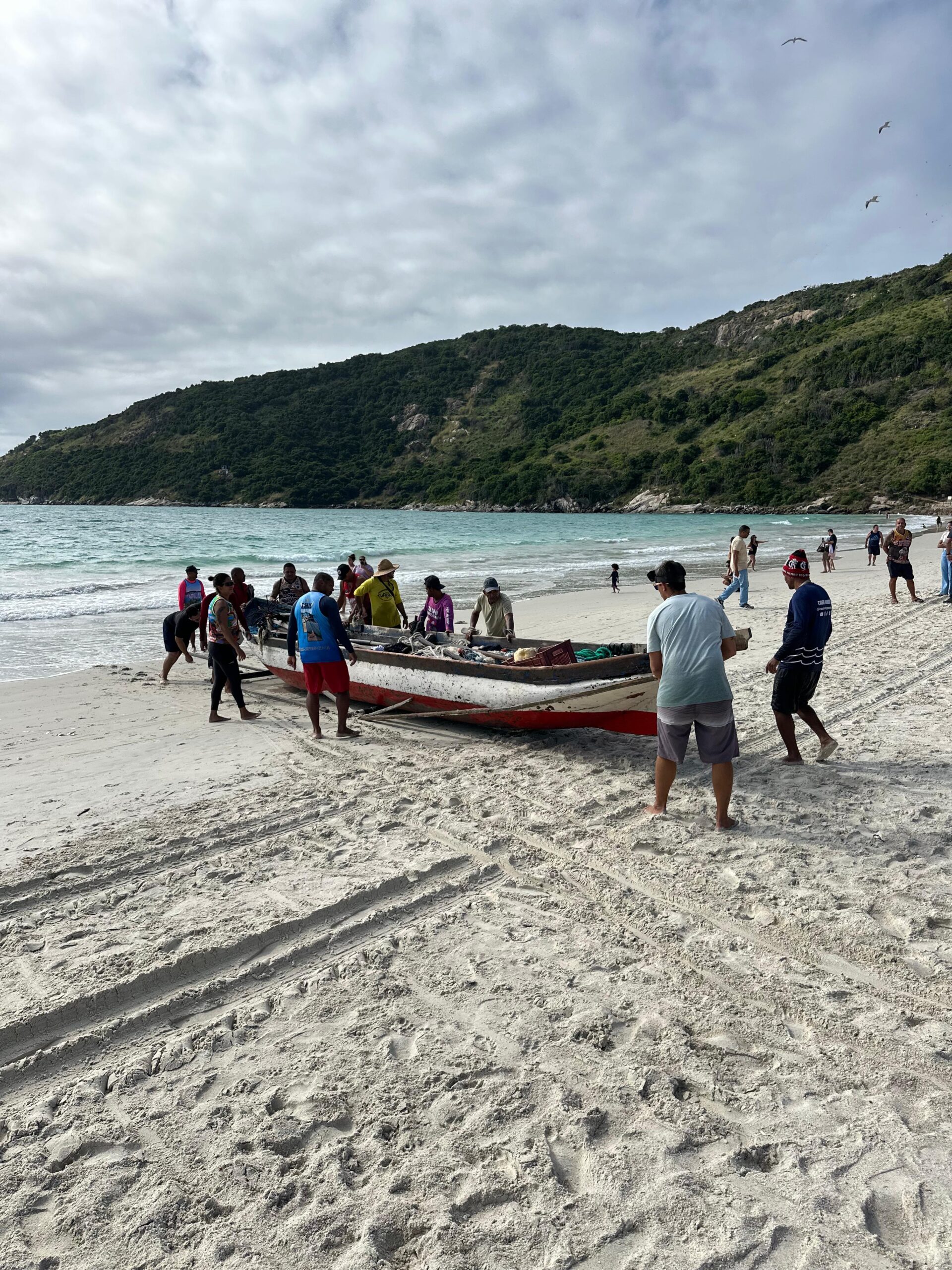 Arraial do Cabo realiza a 1ª Copa Atcheza de Canoa Borçada no Dia de São Pedro