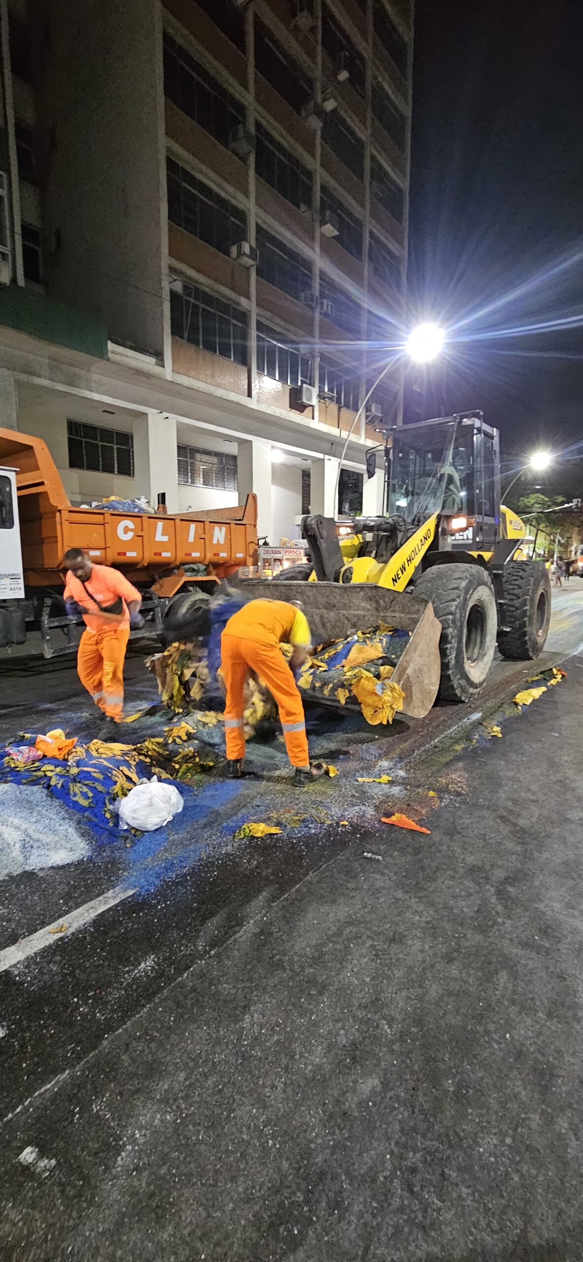Companhia de Limpeza de Niterói faz operação especial na Avenida Amaral Peixoto