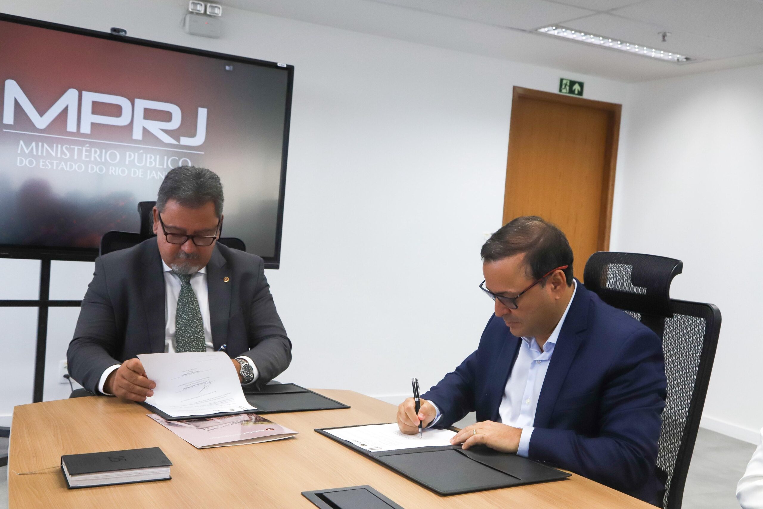 Prefeitura de Niterói e Ministério Público do Rio firmam acordo para intensificar combate a construções irregulares