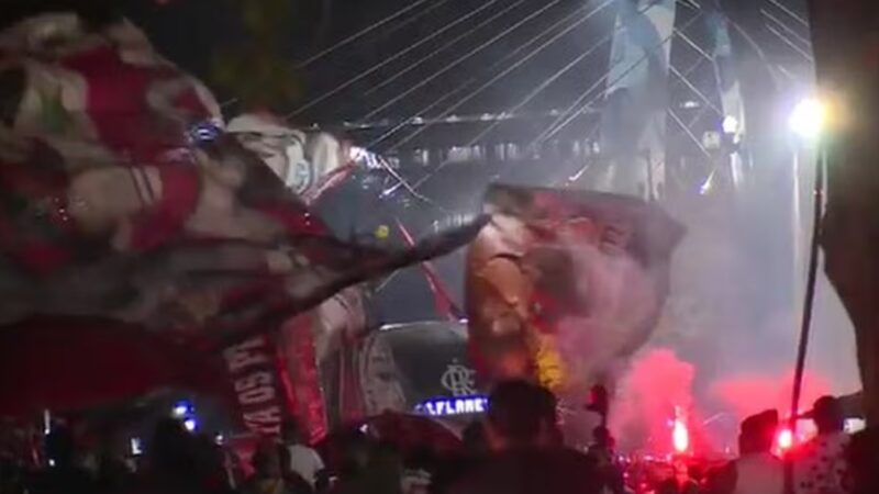 Embarque do Flamengo para o Mundial de Clubes termina em confusão com gás de pimenta e bombas