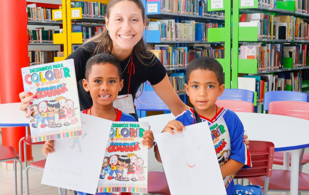 Prefeitura promove incentivo à leitura com lançamento de livro de colorir para alunos da rede pública