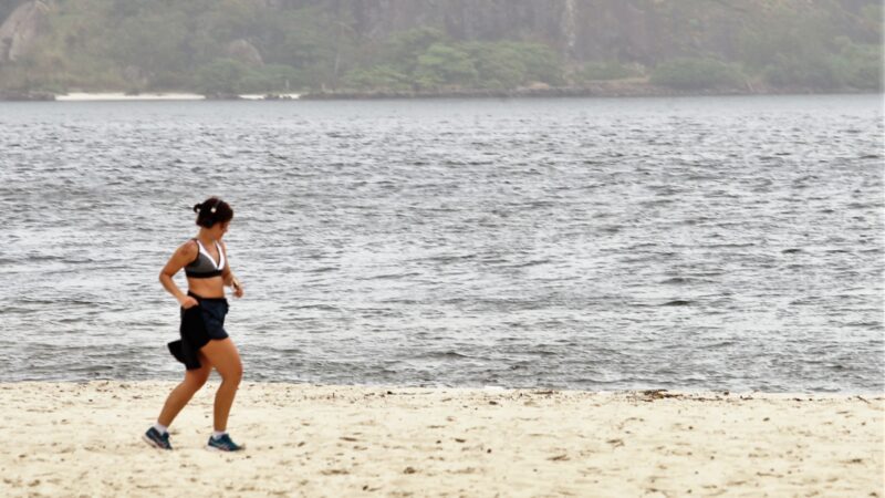 Domingo de saúde e bem-estar com Pilates gratuito na Praia de Icaraí
