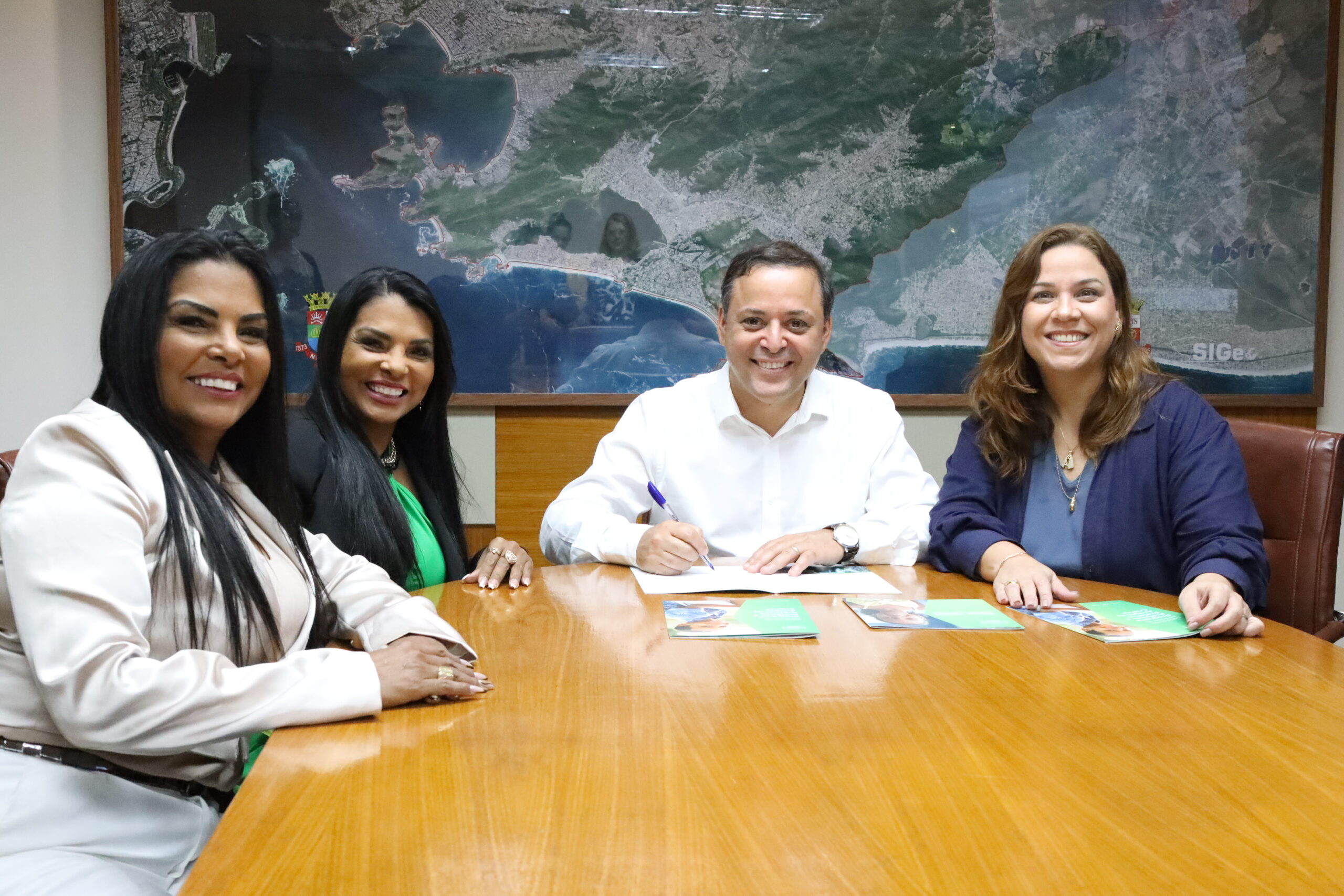 Prefeitura de Niterói adere ao programa Prefeitas e Prefeitos Amigos da Criança