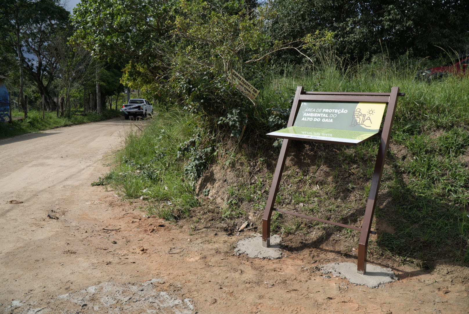 Prefeitura de São Gonçalo instala placas de sinalização no Alto do Gaia