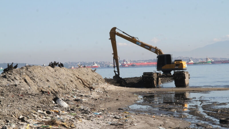 Limpa Rio realiza trabalho essencial em rios de São Gonçalo que deságuam na Baía de Guanabara 