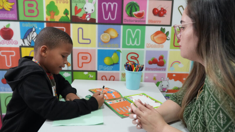 Centro de Referência em Autismo adota aula de inglês como terapia