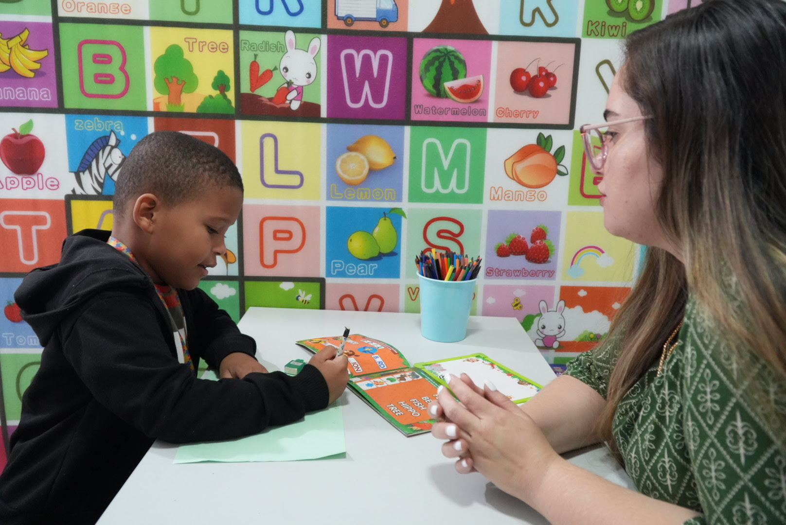 Centro de Referência em Autismo adota aula de inglês como terapia