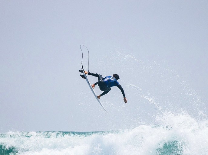 Yago Dora brilha em Trestles, vence Kanoa Igarashi na final e assume vice-liderança do ranking mundial