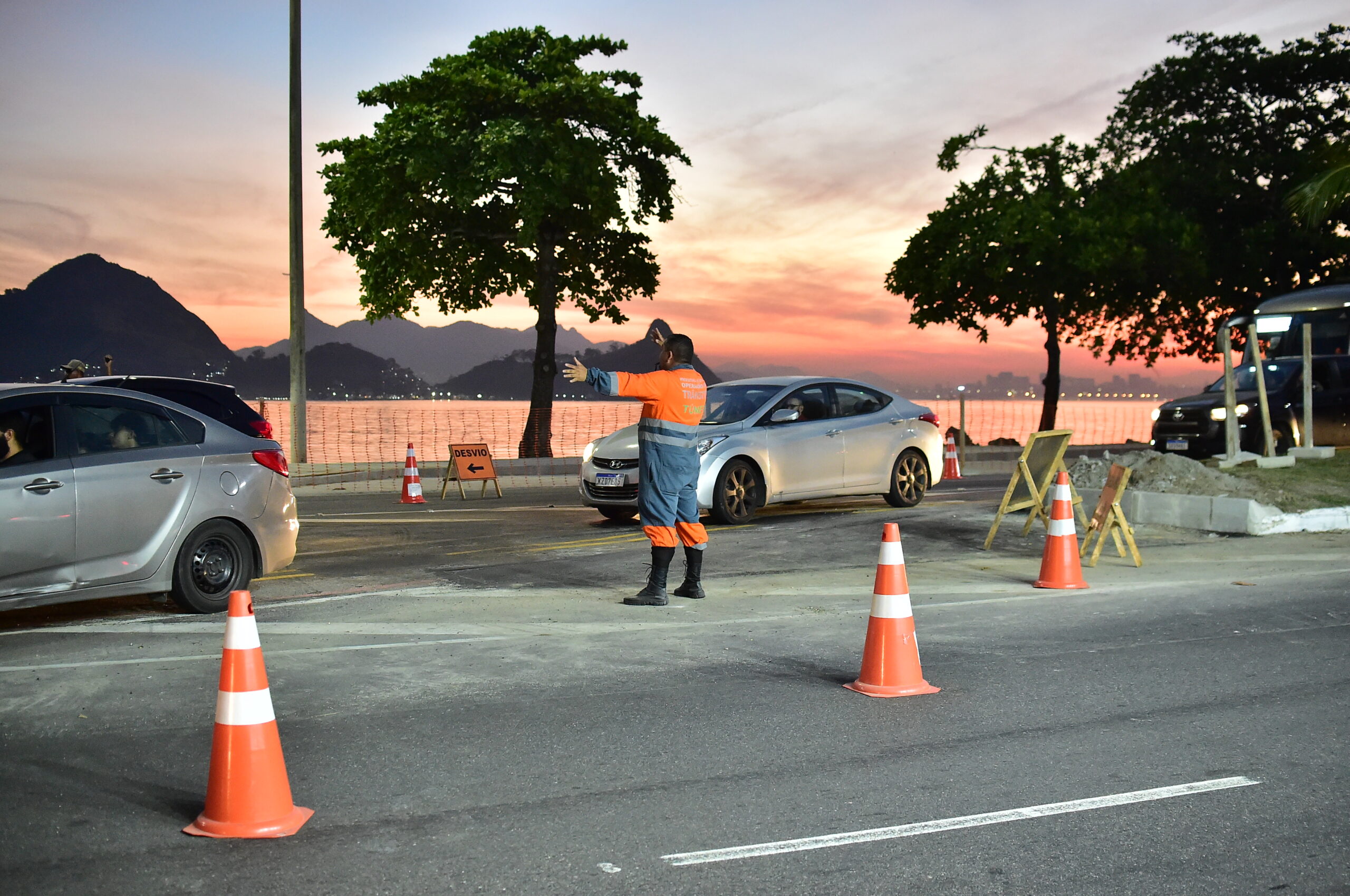 Prefeitura cria faixa reversível em Charitas