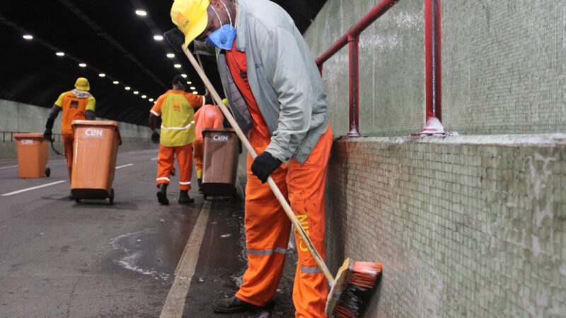 Companhia de Limpeza de Niterói realiza lavagem do Túnel Icaraí–São Francisco