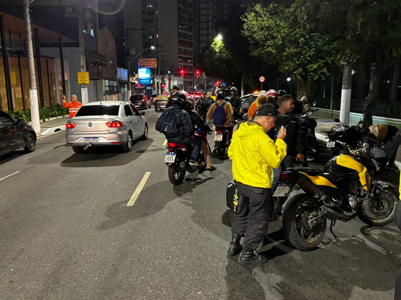 Prefeitura multa 16 motos em ação contra veículos barulhentos em Icaraí