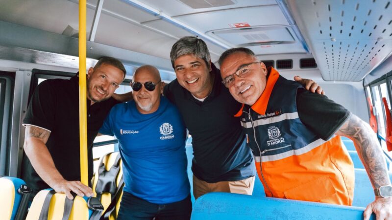 Dois novos ônibus escolares são entregues para reforçar a frota municipal em Itaboraí