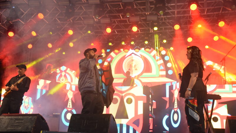 BaianaSystem leva público ao delírio no 2º Festival de Blues, Jazz e Rock de Maricá