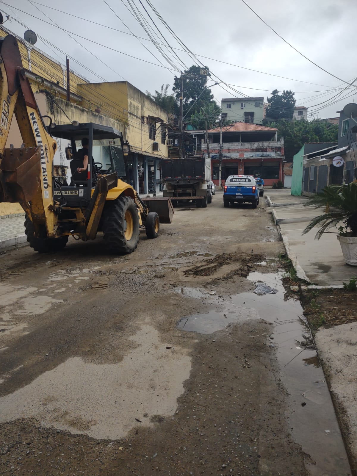 Polícia Militar remove quatro toneladas de barricadas no bairro Boa Vista, em São Gonçalo