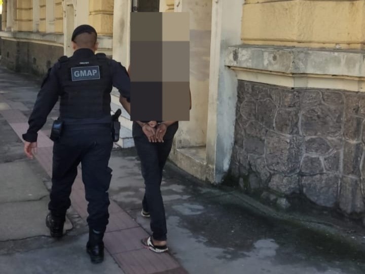 Mulher usa sinais não verbais para alertar Guarda Municipal de Maricá sobre violência praticada pelo companheiro