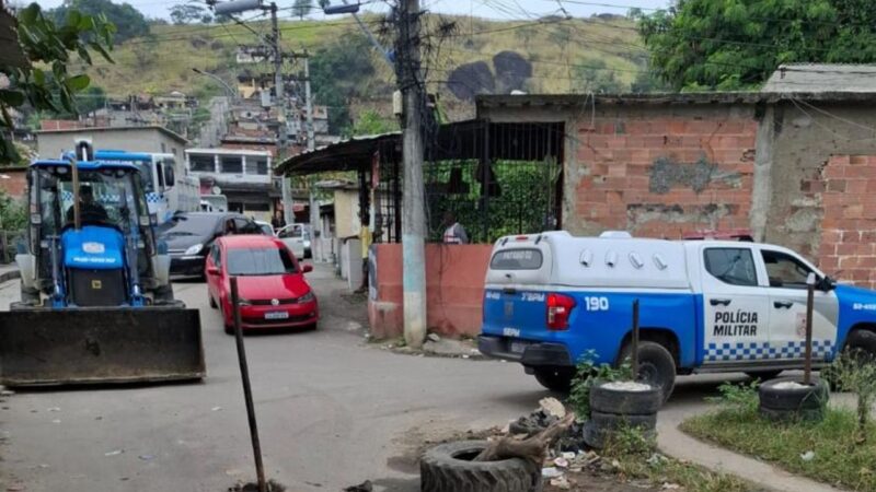 Polícia Militar retira 8 toneladas de barricadas em operação no Mutondo, em São Gonçalo