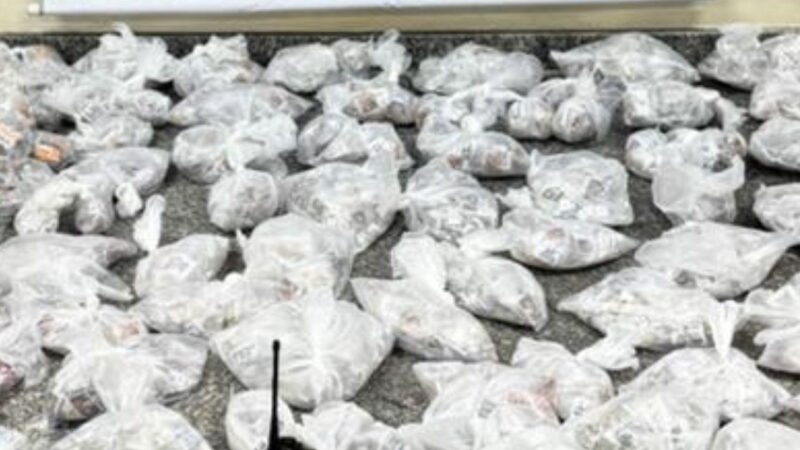 Mega apreensão no Cantagalo: Polícia encontra 6 mil pedras de crack em operação do 12º BPM em Niterói