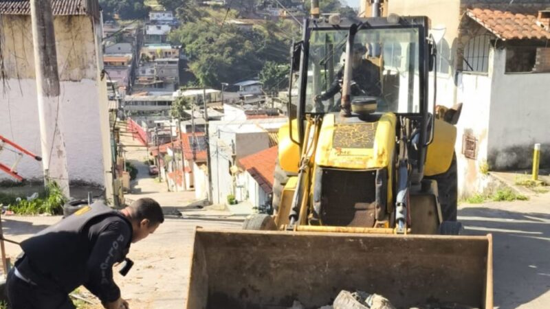 Limpa geral em São Gonçalo! 7º batalhão segue incansável na guerra contra as barricadas do tráfico!