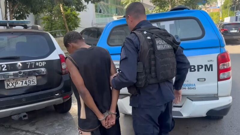 Foragido da Justiça é preso com drogas durante operação no Complexo do Viradouro, em Niterói