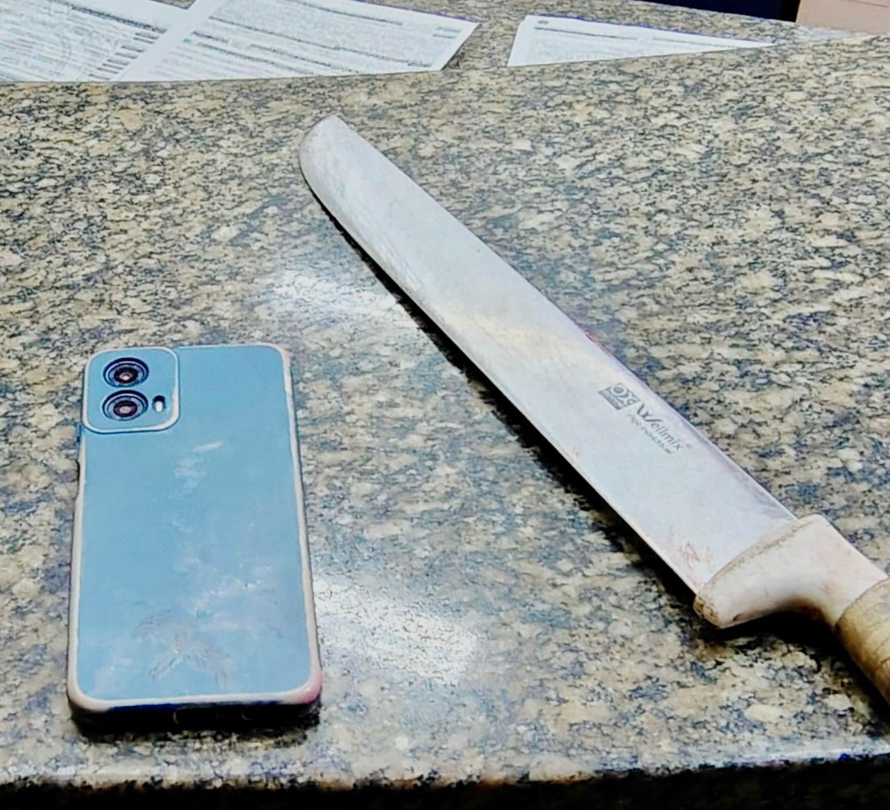 Terror no centro de Niterói: Homem é preso após assaltar pedestre com facão no Centro de Niterói; celular foi recuperado