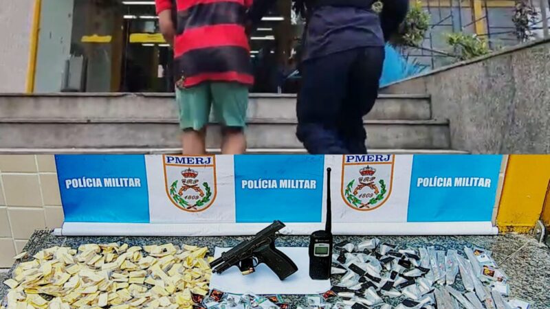 12º BPM apreende arma de uso restrito e grande quantidade de drogas em comunidade do Cubango em Niterói