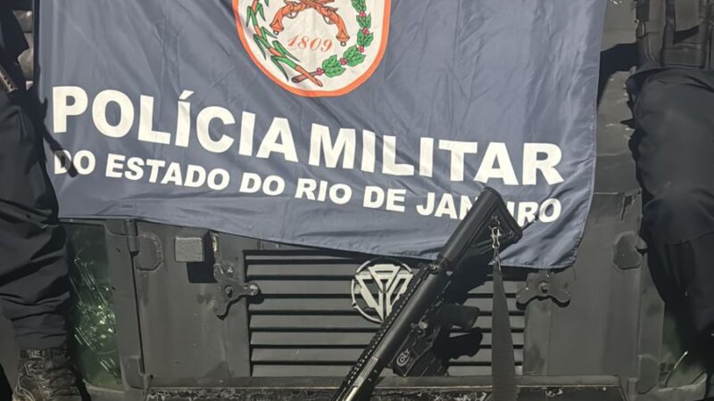 EXCLUSIVO: Polícia Militar apreende fuzil de guerra e prende suspeito após confronto em área dominada pelo tráfico em Maria Paula, Niterói
