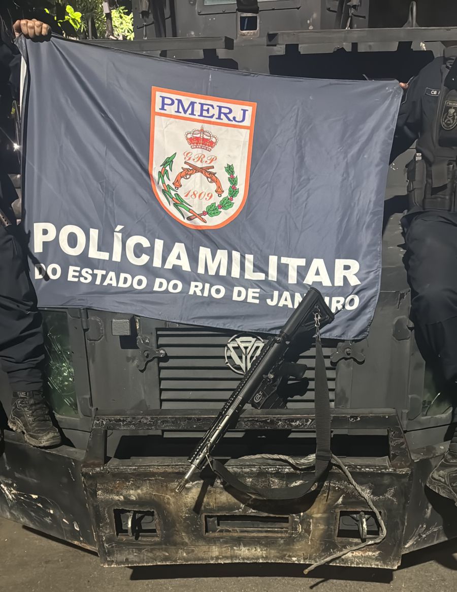 EXCLUSIVO: Polícia Militar apreende fuzil de guerra e prende suspeito após confronto em área dominada pelo tráfico em Maria Paula, Niterói
