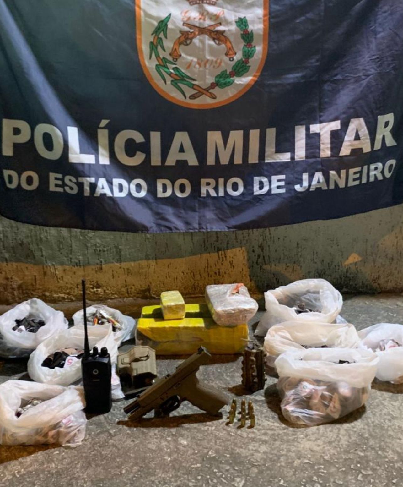 OPERAÇÃO NO ANAIA GRANDE TERMINA COM UM PRESO E GRANDE APREENSÃO DE DROGAS, ARMA E GRANADA CASEIRA