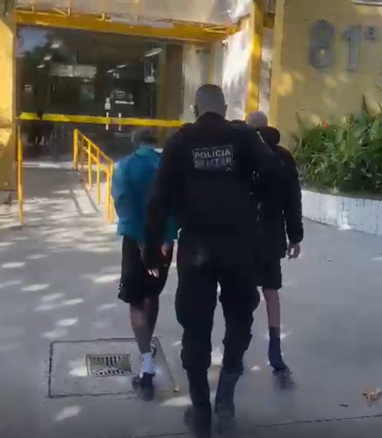 POLÍCIA MILITAR AGE RÁPIDO EM PIRATININGA E RECAPTURA FORAGIDO DA JUSTIÇA DURANTE AÇÃO CONTRA O TRÁFICO