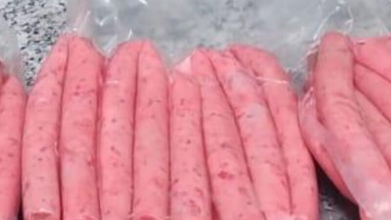 Homem é preso em flagrante por furto de 50kg de linguiça em mercado de Niterói