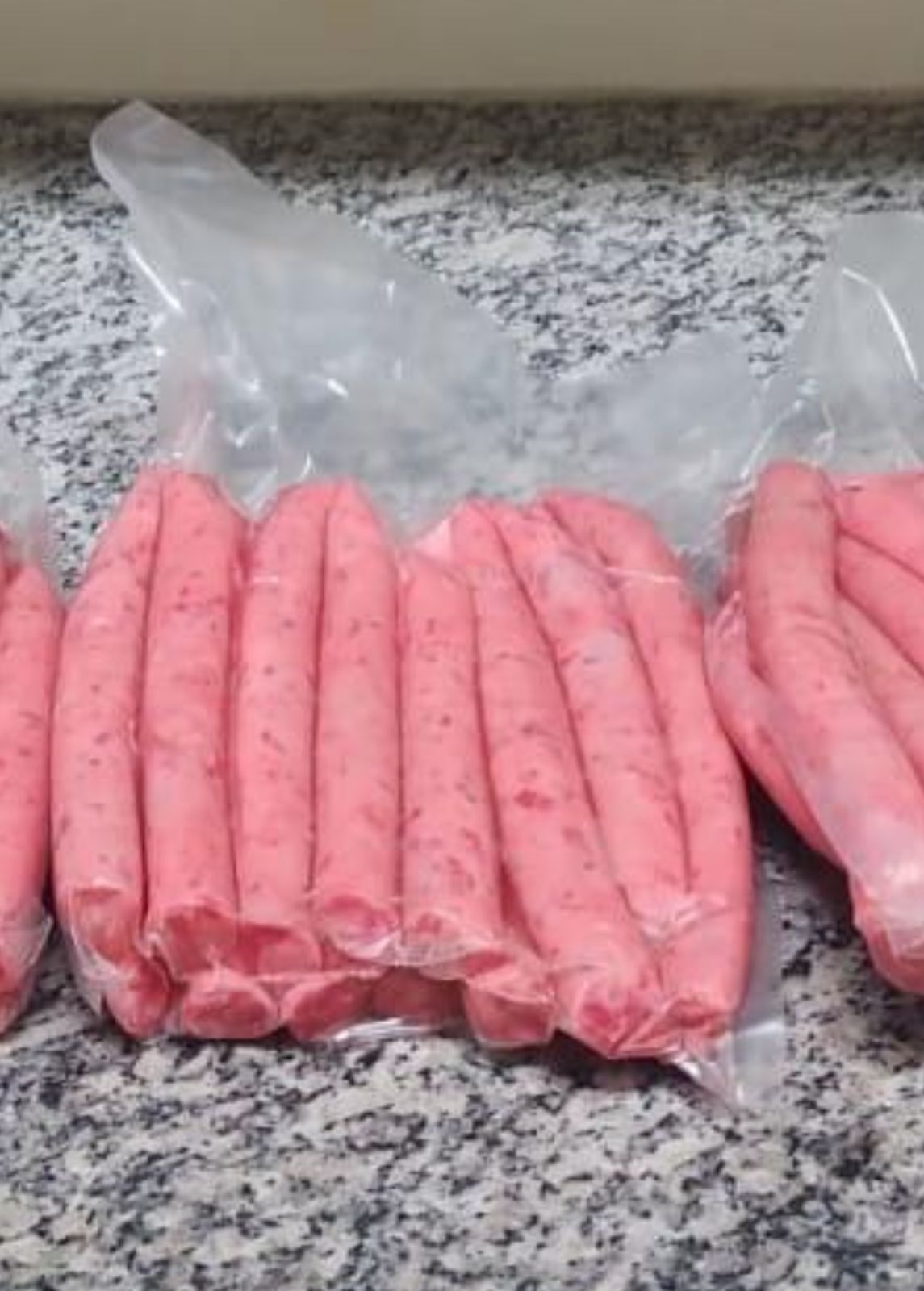 Homem é preso em flagrante por furto de 50kg de linguiça em mercado de Niterói