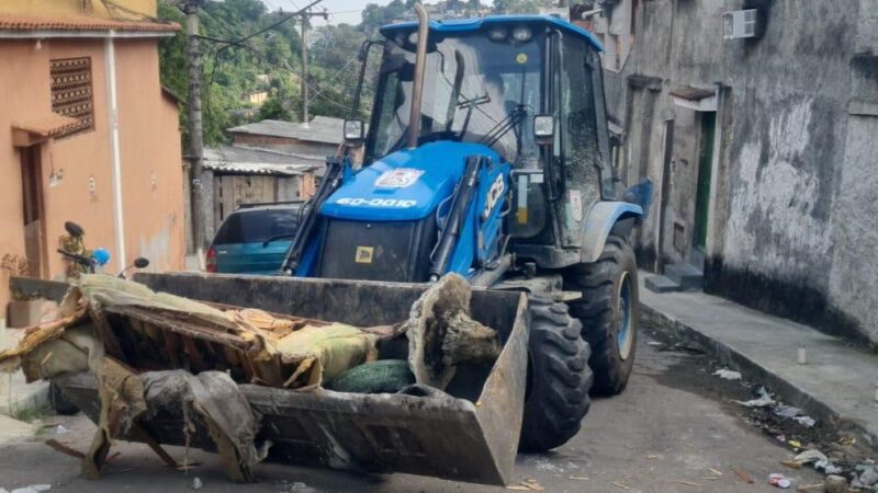 Polícia Militar remove 700 quilos de barricadas instaladas pelo tráfico em comunidades de Niterói