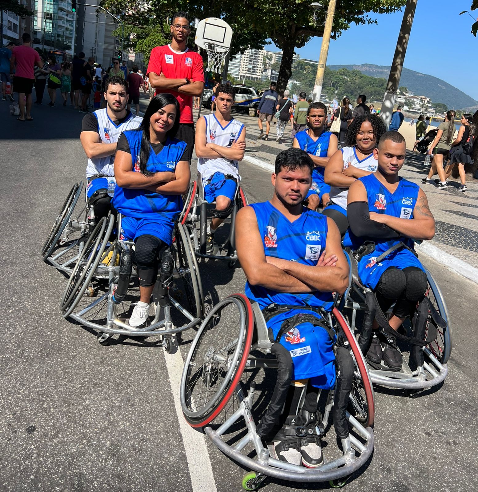 Andef Cobras leva o basquete em cadeira de rodas para a praia de Icaraí e se prepara para o Brasileiro em São Paulo