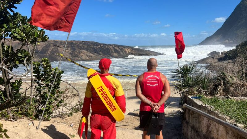 ALERTA MÁXIMO | 4º GMar interdita acessos à Praia de Itacoatiara e à Pedra do Pampo