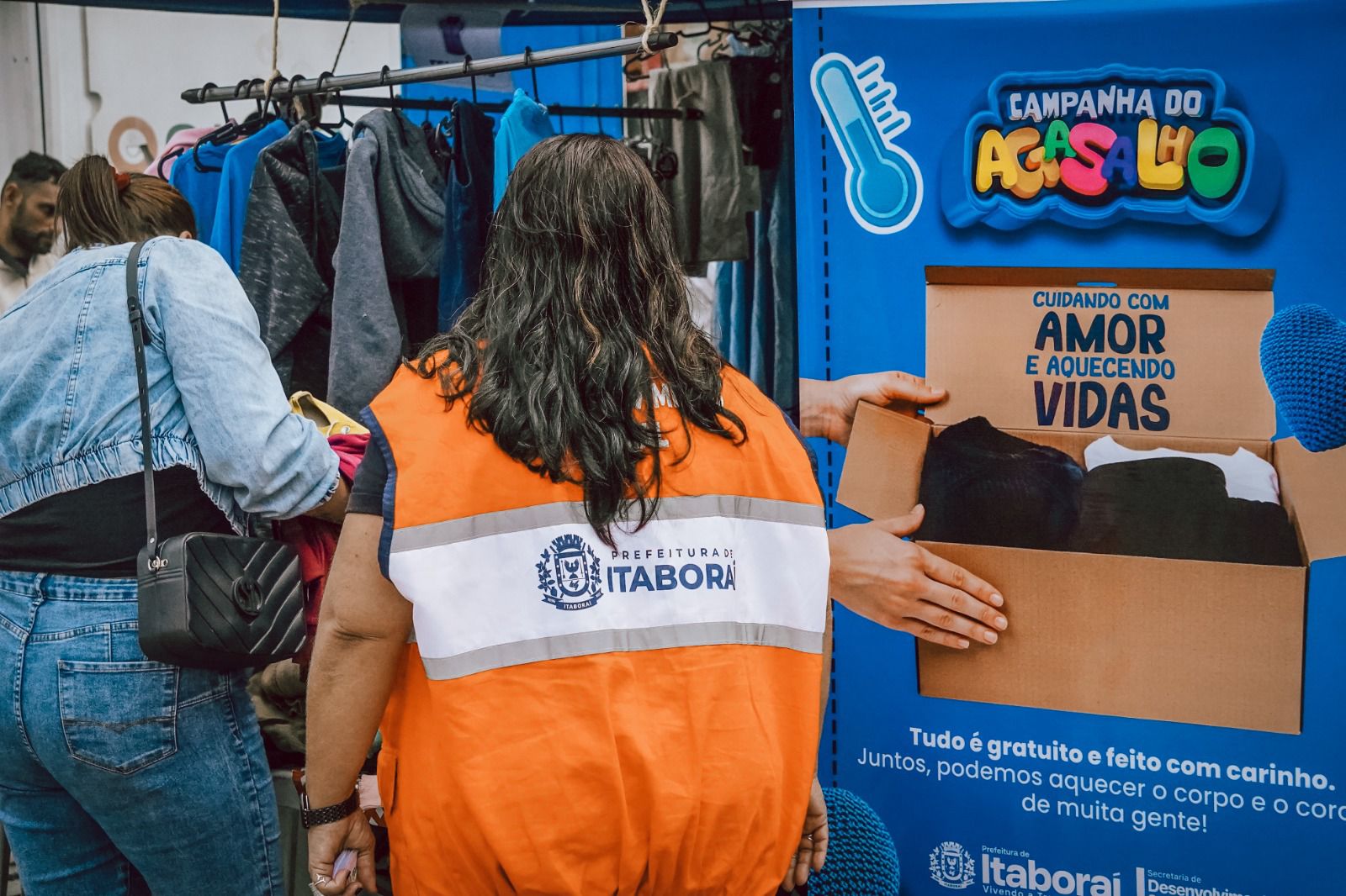 Varal Solidário aquece mais de 500 pessoas em Itaboraí durante o Dia D da Campanha do Agasalho