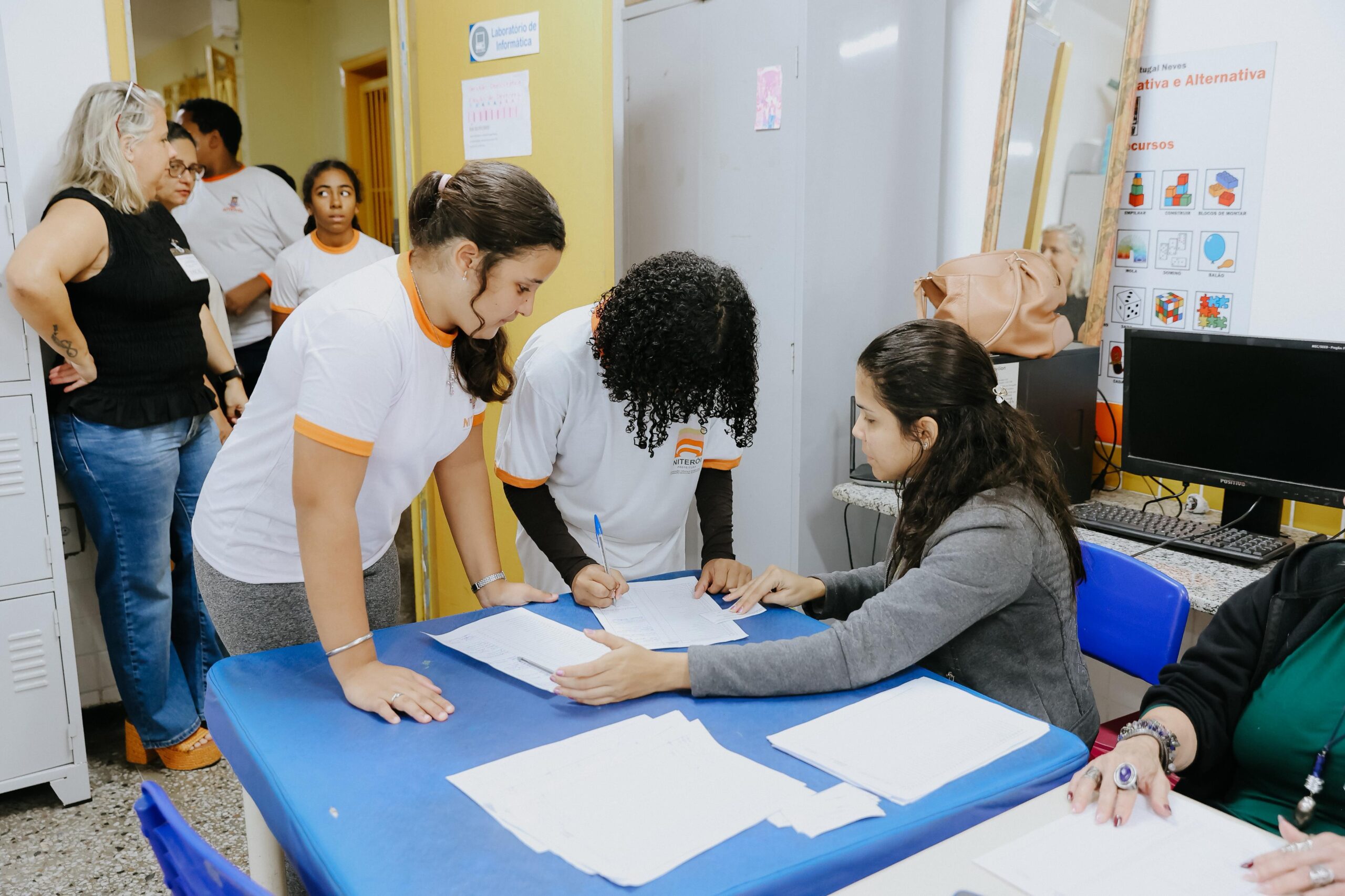 Comunidade escolar participa da escolha de novos diretores das escolas municipais de Niterói