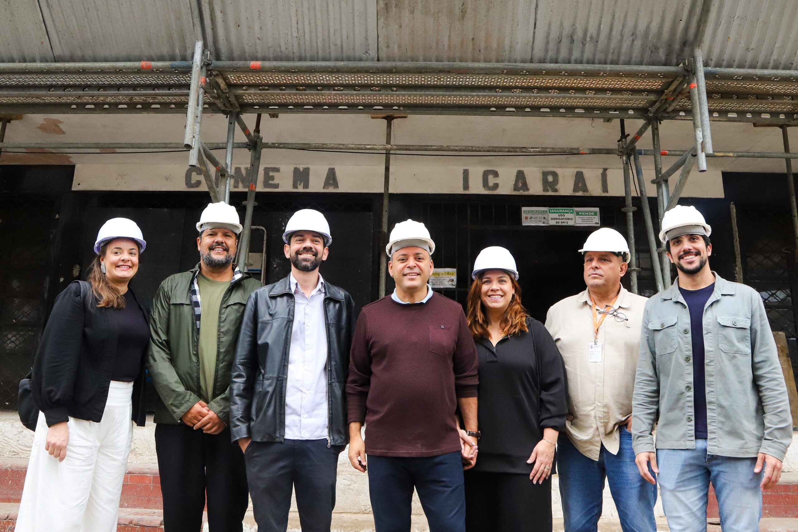 Prefeito de Niterói visita obras de recuperação do Cinema Icaraí