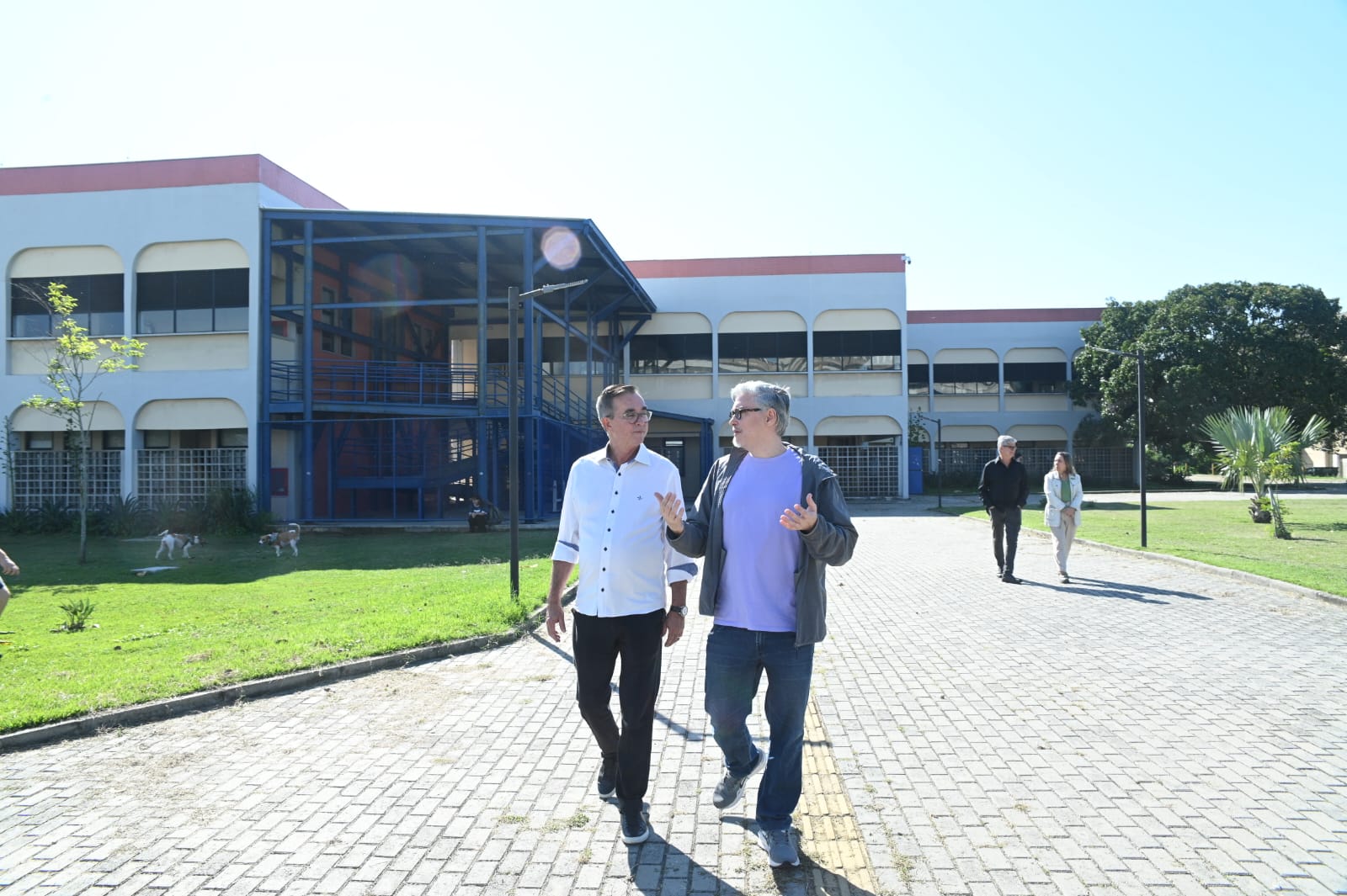 Prefeitura de Niterói visita IACS/UFF e conhece alunos do projeto “Quem Sabe de Mim Sou Eu”