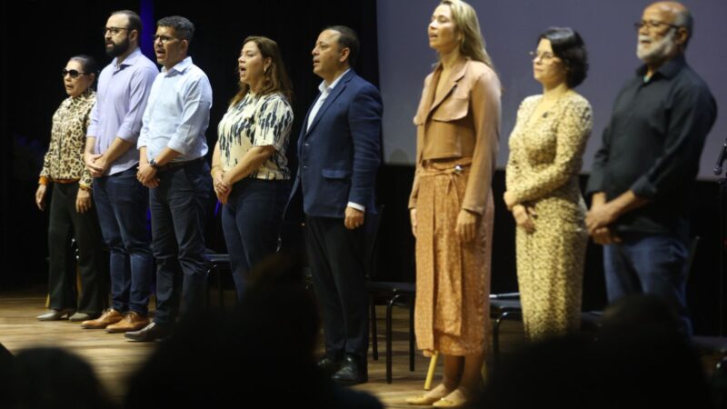 Diretoras e diretores de 82 unidades da Rede Municipal de Educação tomam posse para o biênio 2025-2027