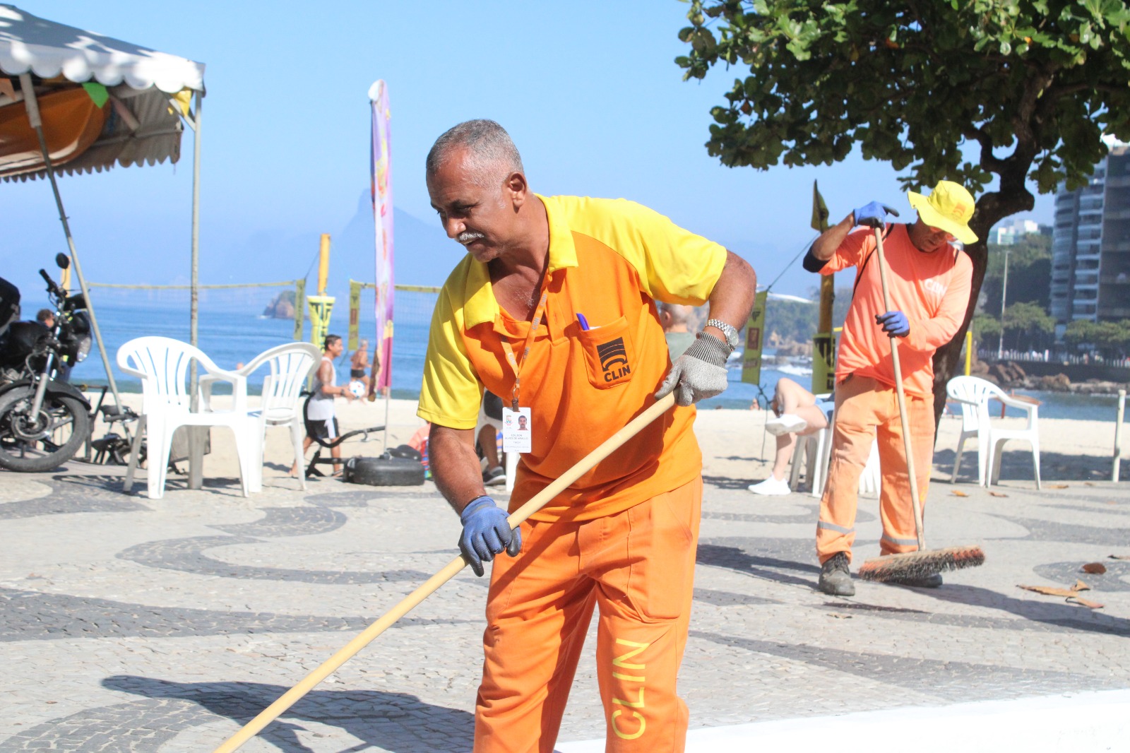 Clin realiza operação especial no primeiro domingo do programa Orla Viva na Praia de Icaraí 