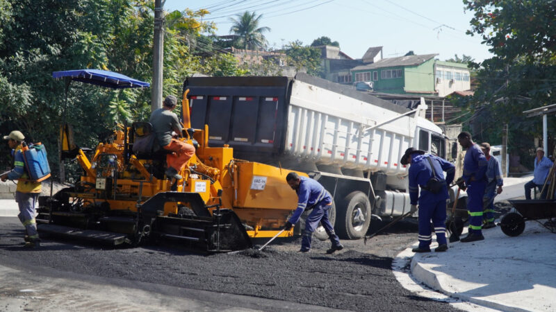 Rua do Porto do Rosa que recebeu galerias de macrodrenagem é pavimentada