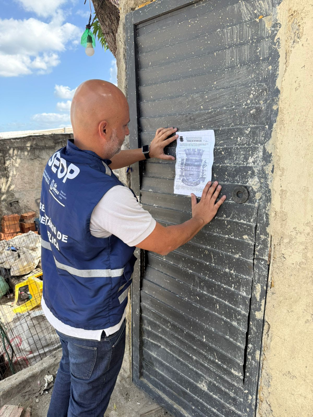 Posturas interdita mais um ferro-velho irregular em São Gonçalo