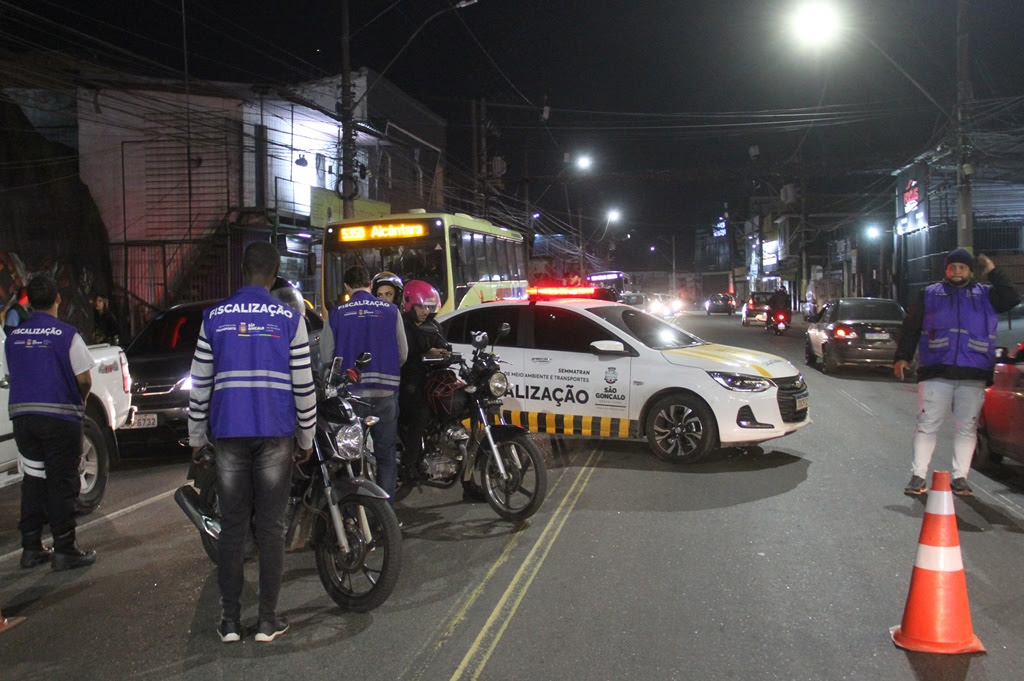 Operação contra motos barulhentas soma mais de 700 abordagens e 16 apreensões esta semana em São Gonçalo.
